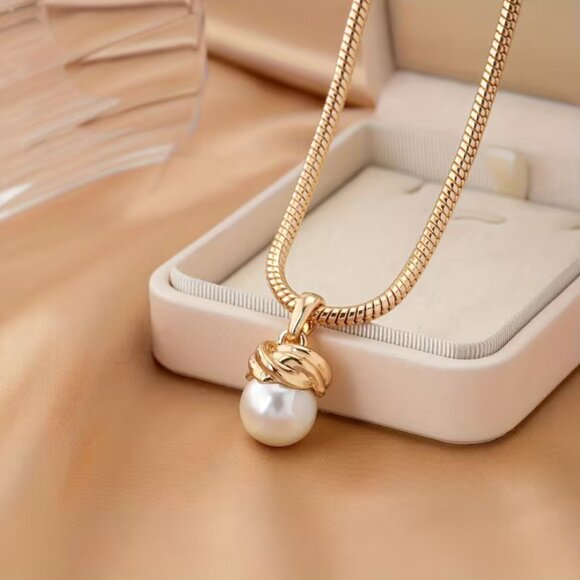 Jewelry - 14K Gold Womens Solitaire White Natural Pearl Necklace 18" Size Chain Jewelry